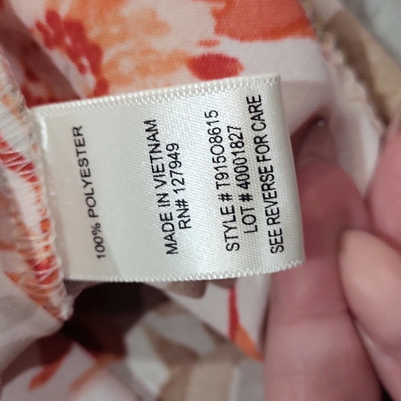 Floral & Ivy Floral V-Neck Top - Picture 9 of 10